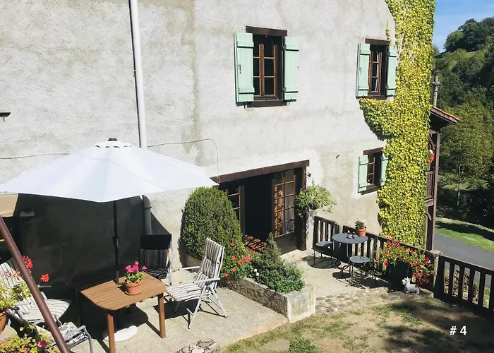 Les Trois Noyers