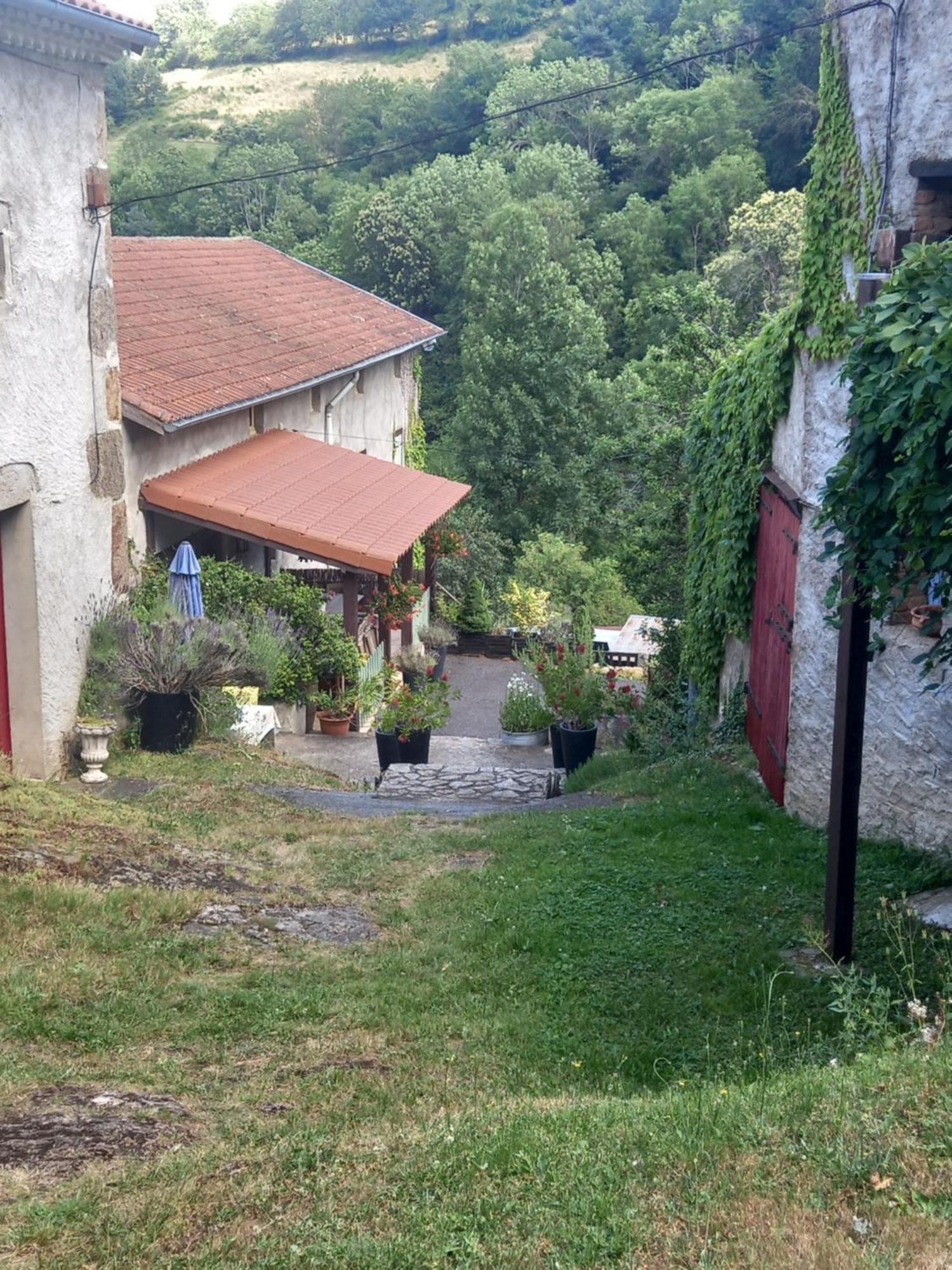 Les Trois Noyers
