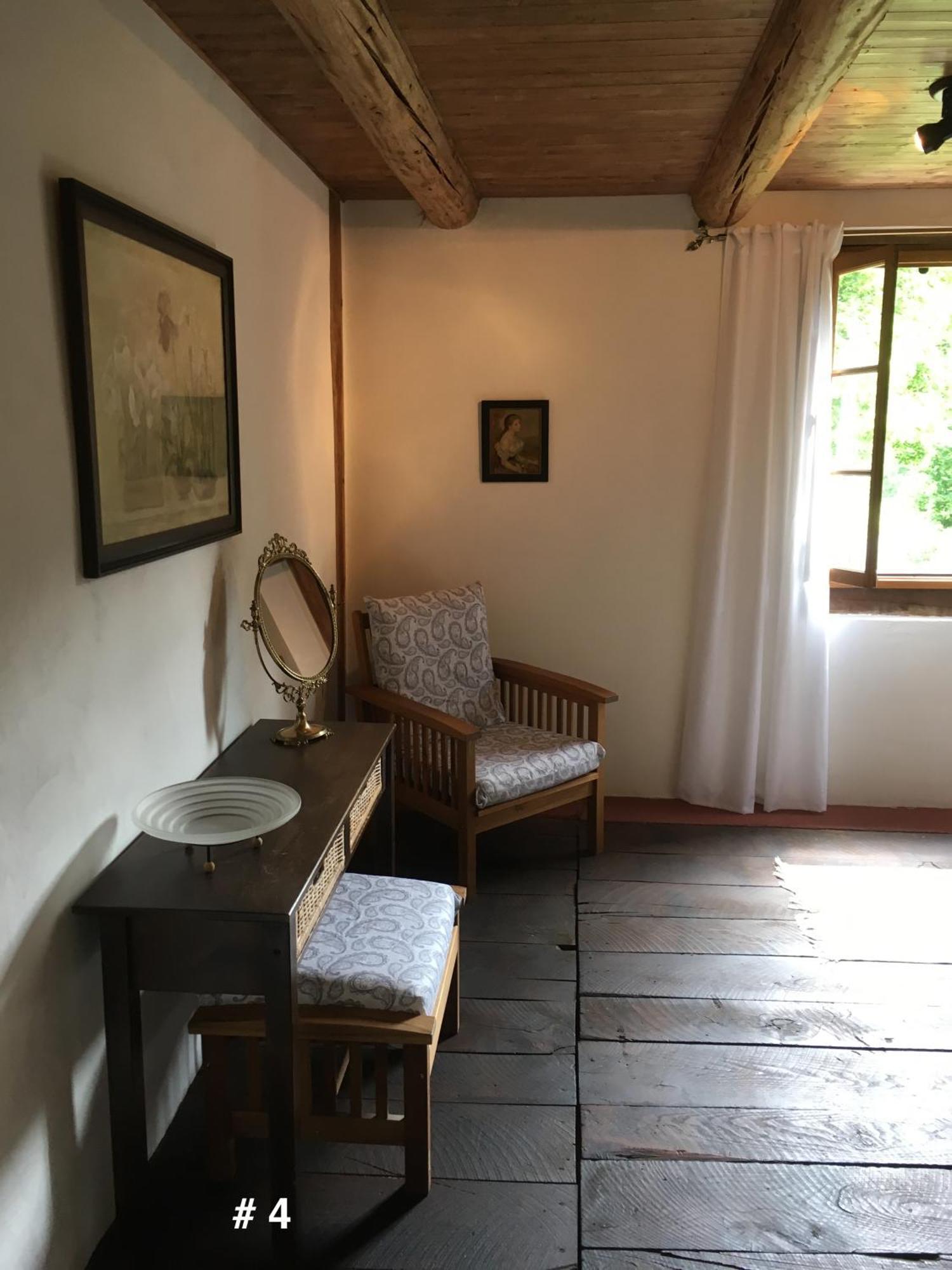 Les Trois Noyers *